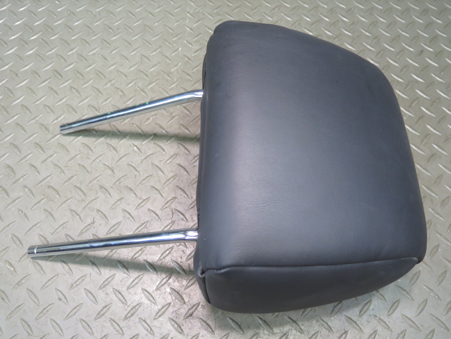 04-06 Lexus UCF30L LS430 Set of 2 Front Left & Right Seat Leather Headrest OEM