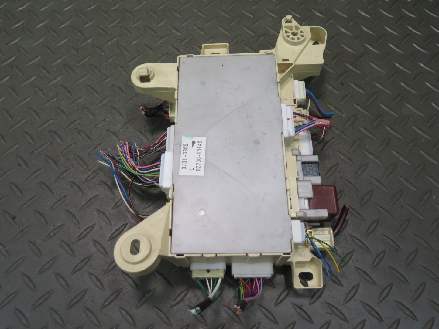 04-06 Lexus UCF30L LS430 Front Right Fuse Relay Junction Box Module OEM
