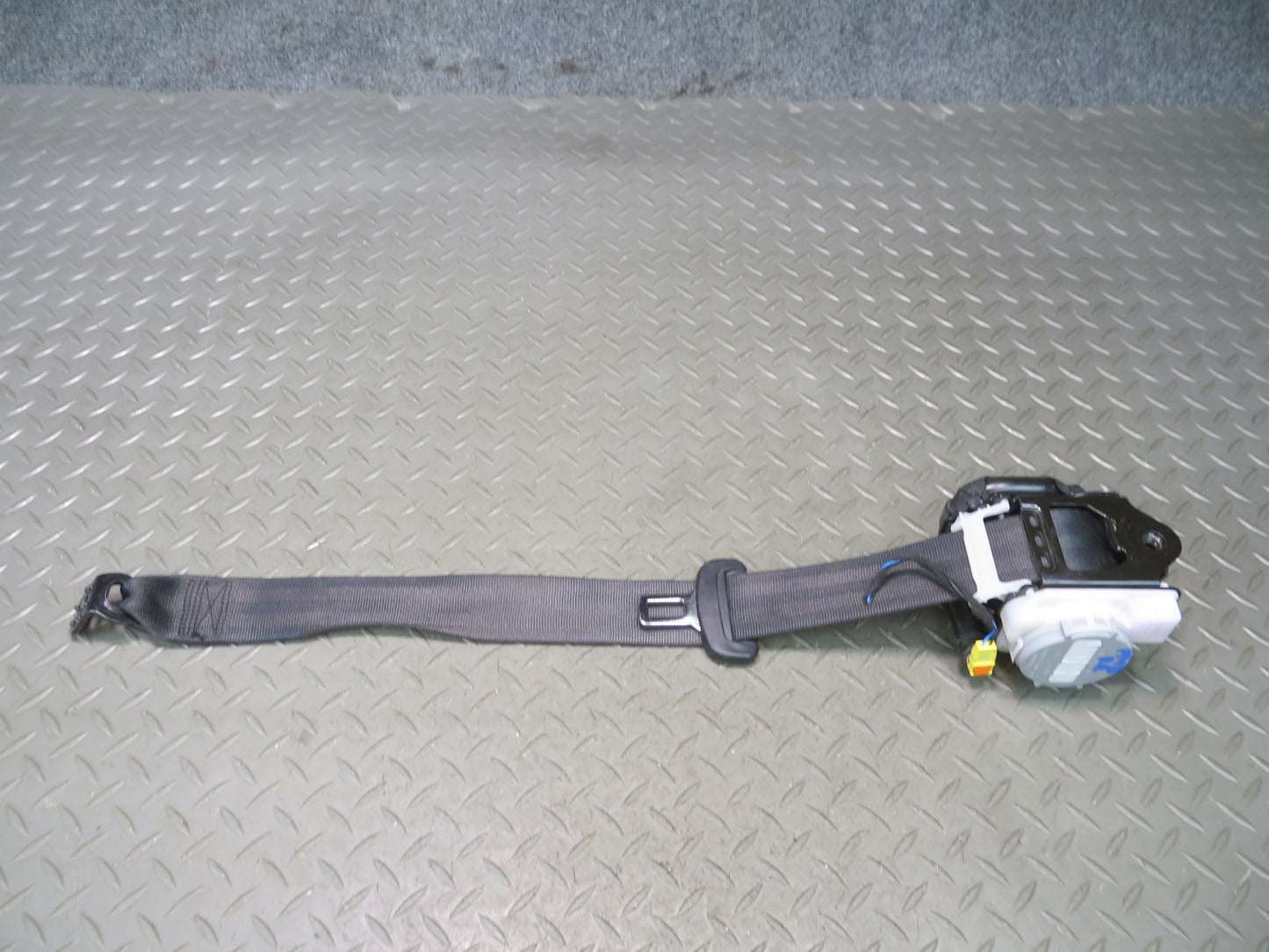 15-18 PORSCHE MACAN REAR RIGHT & LEFT SIDE SEATBELT RETRACTOR SET OEM