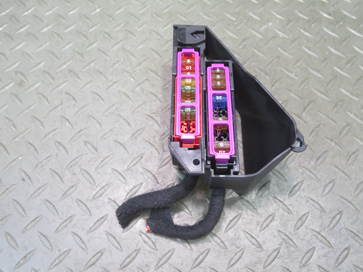 2015-2018 Porsche Macan Engine Power Distribution Fuse Box