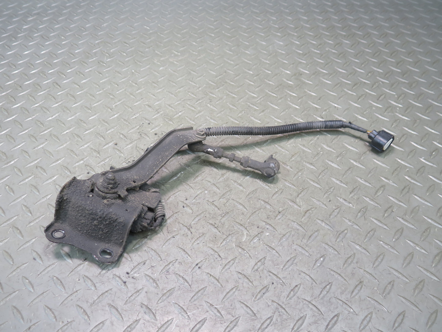 03-07 Lexus UZJ100L LX470 Front Left Suspension Height Level Sensor