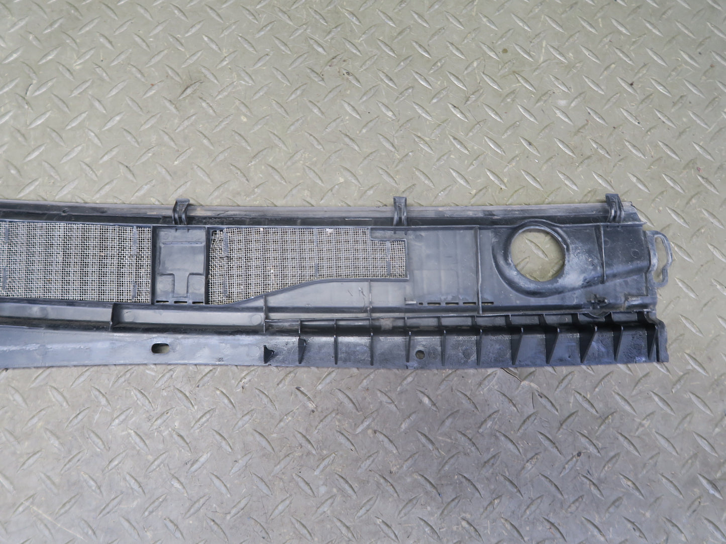 1998-2007 Lexus UZJ100L LX470 Front Windshield Left & Right Vent Cowl Set of 2