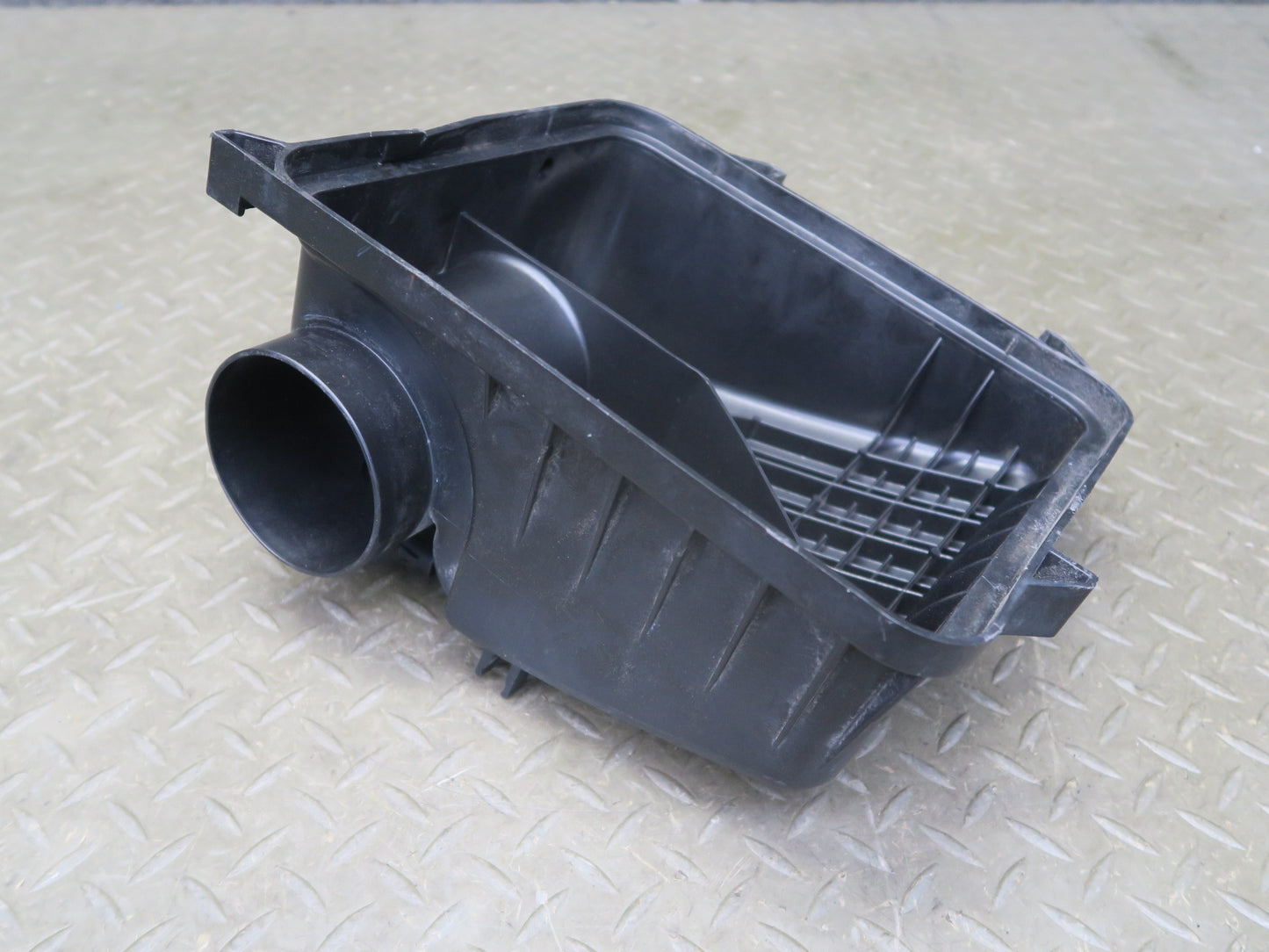 04-06 Lexus UCF30L LS430 Air Intake Cleaner Filter Box w MAF & Vacuum Switch OEM
