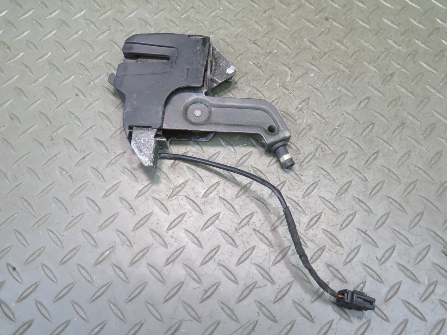 01-06 BMW E46 330ci Convertible Set of 2 Rear Folding TOP Roof Lock Latch OEM