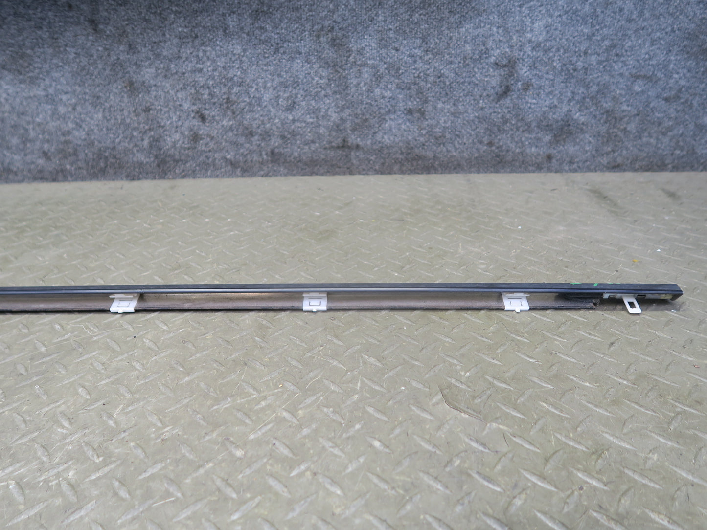 01-06 Lexus UCF30L LS430 Front Right & Left Door Weatherstrip Molding OEM