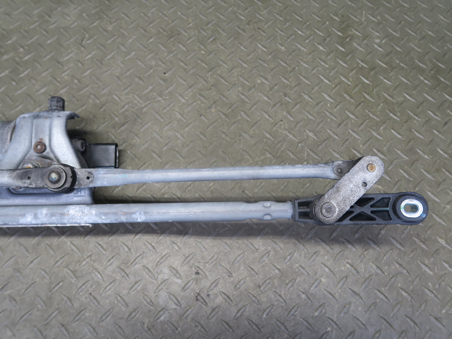 07-10 Jeep Wrangler JK Windshield Wiper Transmission Linkage w Motor OEM