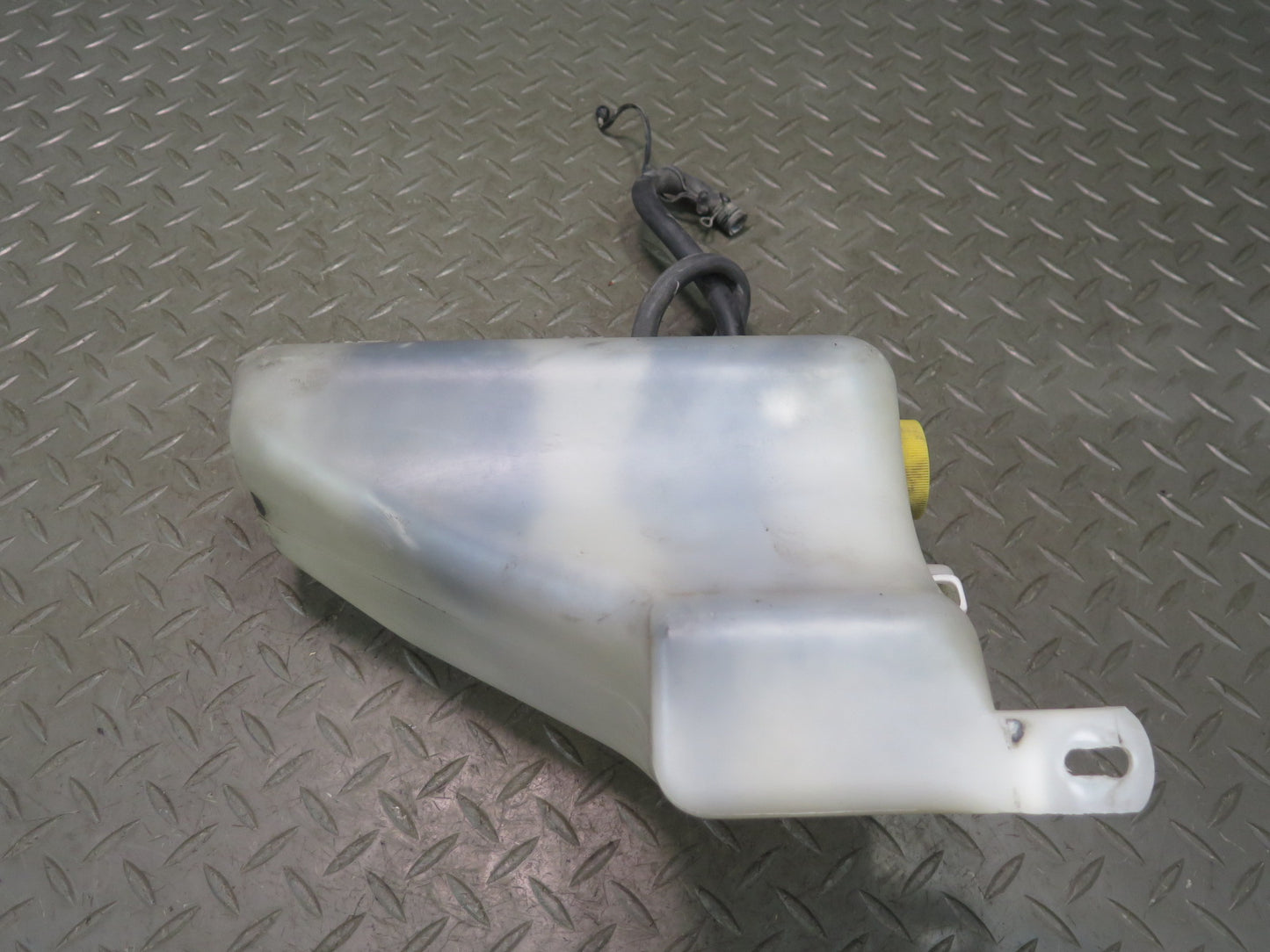 95-97 Nissan Gloria HY33 3.0L Coolant Reservoir Overflow Expansion Tank OEM