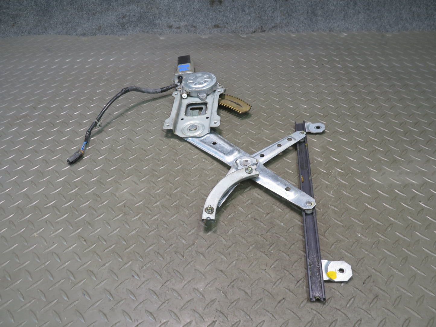 95-96 Nissan Gloria Cedric HY33 Rear Right Door Window Regulator w Motor OEM