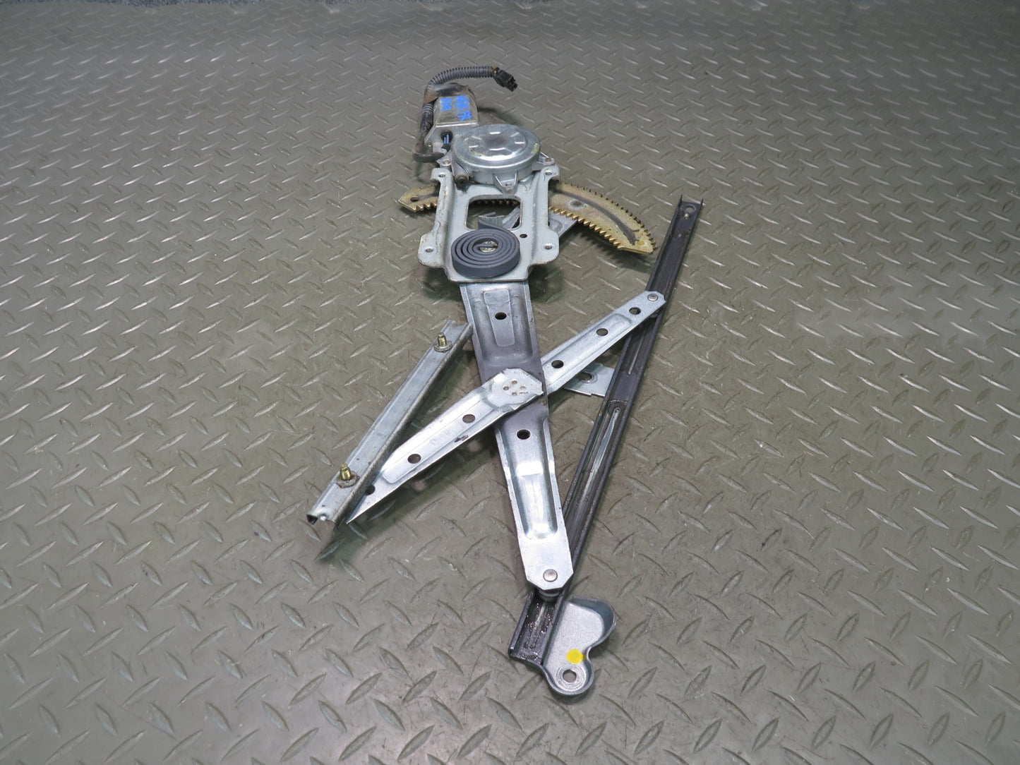 95-97 Nissan Gloria Cedric HY33 Front Right Door Window Regulator w Motor OEM