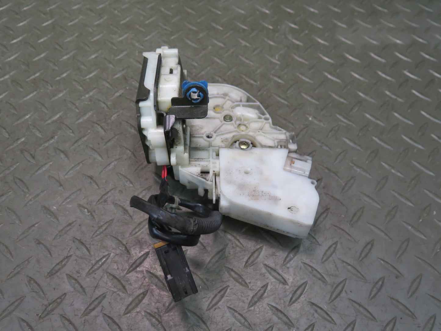 95-97 Nissan Gloria Cedric HY33 Rear Right Door Lock Latch Actuator OEM