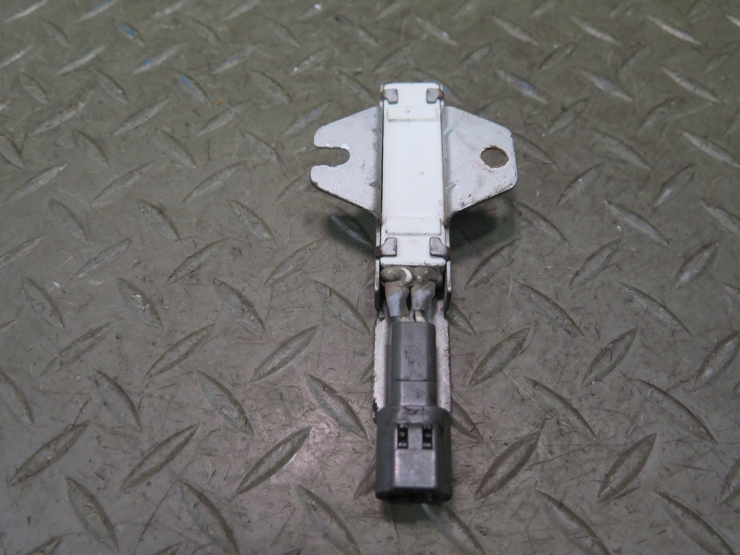 95-97 Nissan Gloria Cedric HY33 AT Fuel Injector Resistor OEM