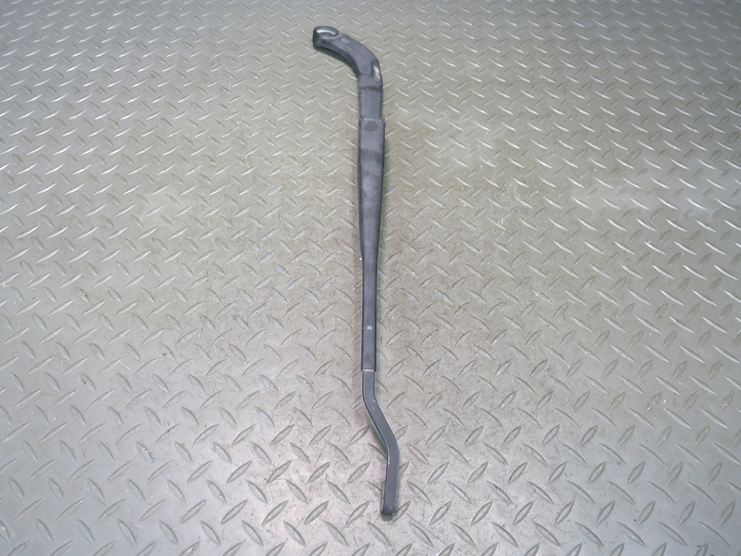 95-97 Nissan Gloria Cedric HY33 Front Left Right Wiper Arm Set of 2 OEM