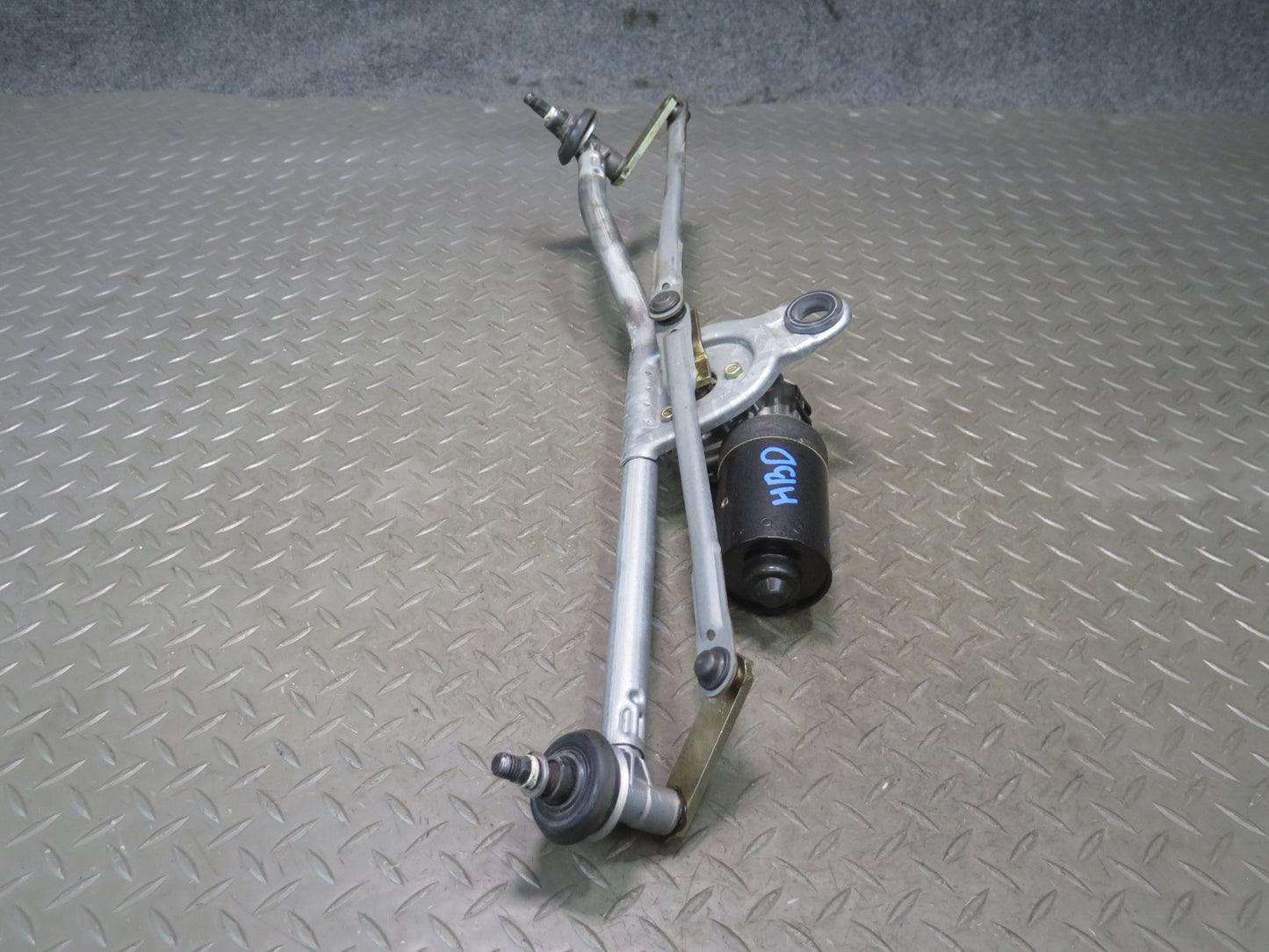 01-06 BMW E46 330ci Windshield Wiper Transmission Linkage w Motor OEM