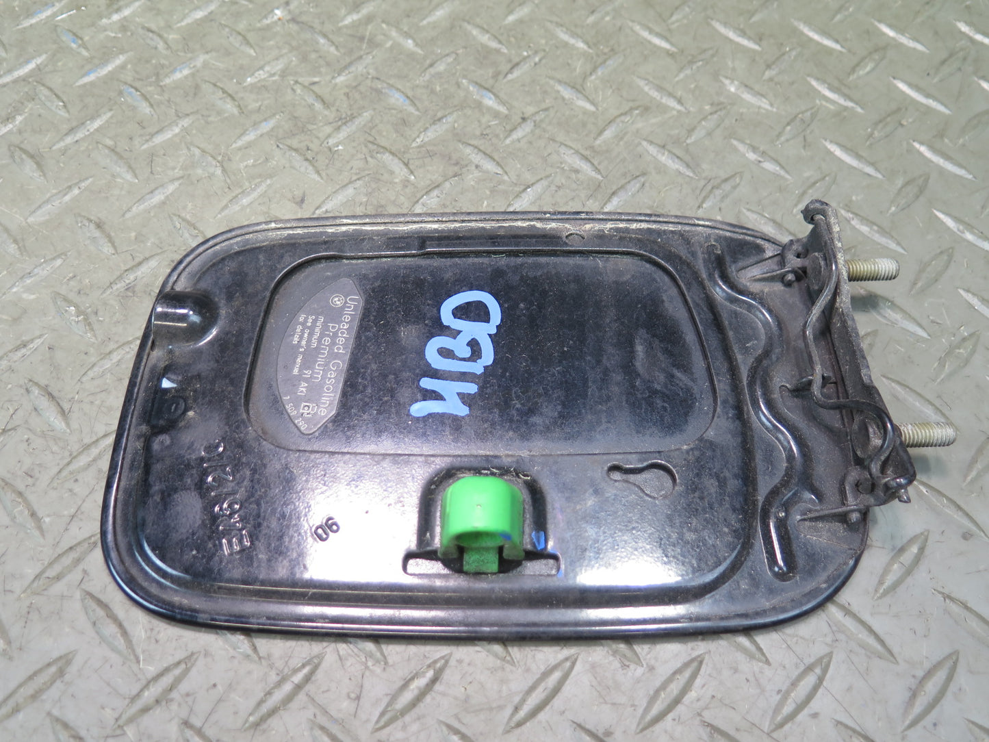 01-06 BMW E46 330ci Convertible Fuel Tank Filler Door Lid Cover Black OEM