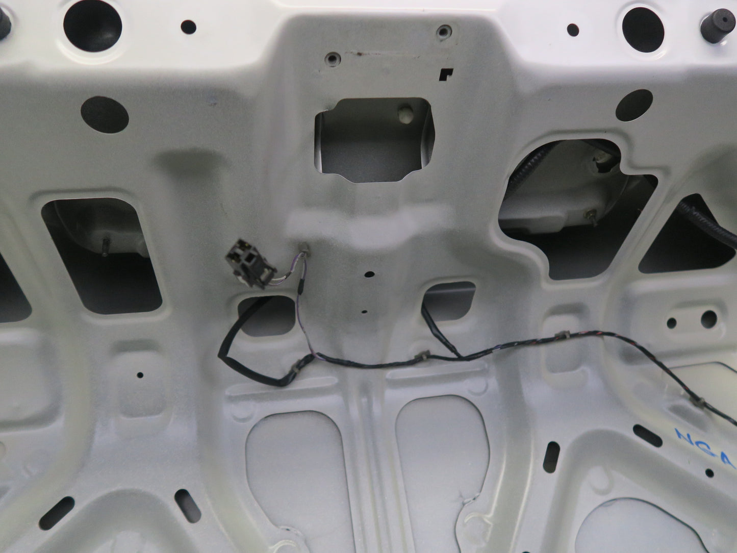 95-97 Nissan Gloria HY33 Rear Trunk Deck Lid Shell Panel Cover White Assmbly OEM