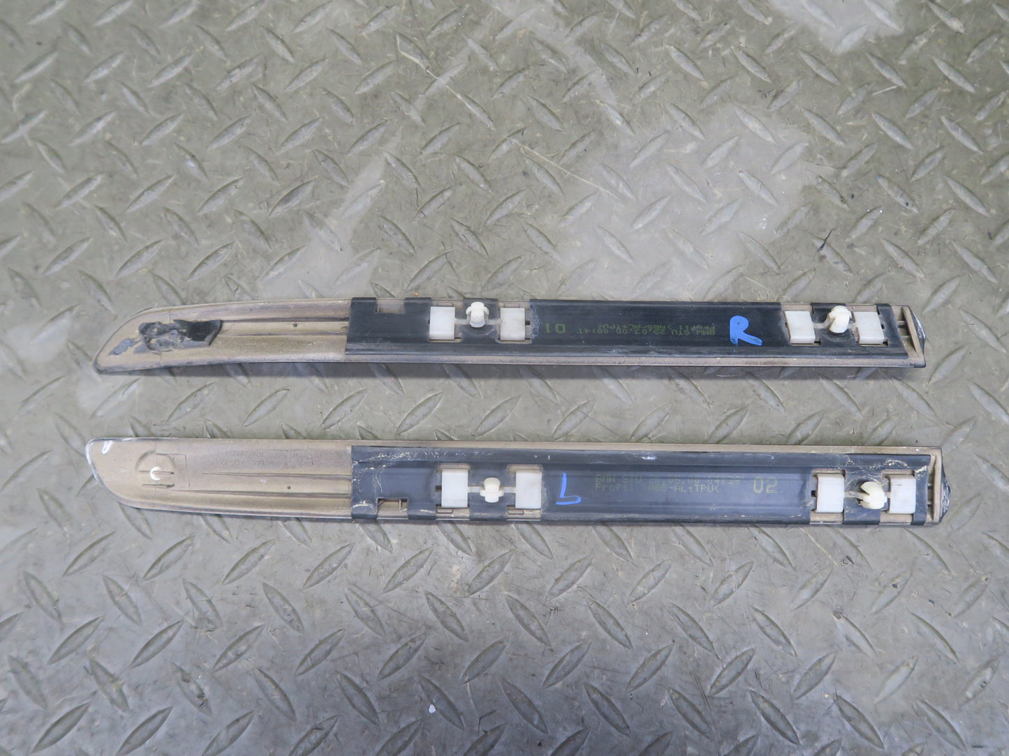 01-06 BMW E46 330Ci 2-DOOR Fender Door Rear Quarter Trim Molding Set OEM