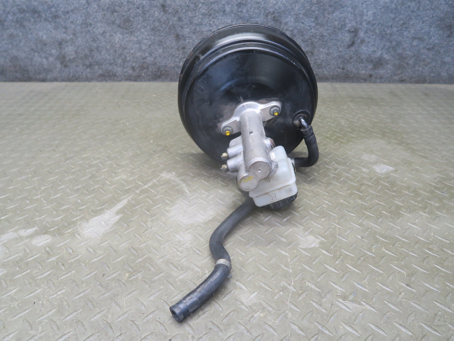 95-97 Nissan Gloria HY33 Turbo Brake Master Cylinder Booster Fluid Reservoir OEM