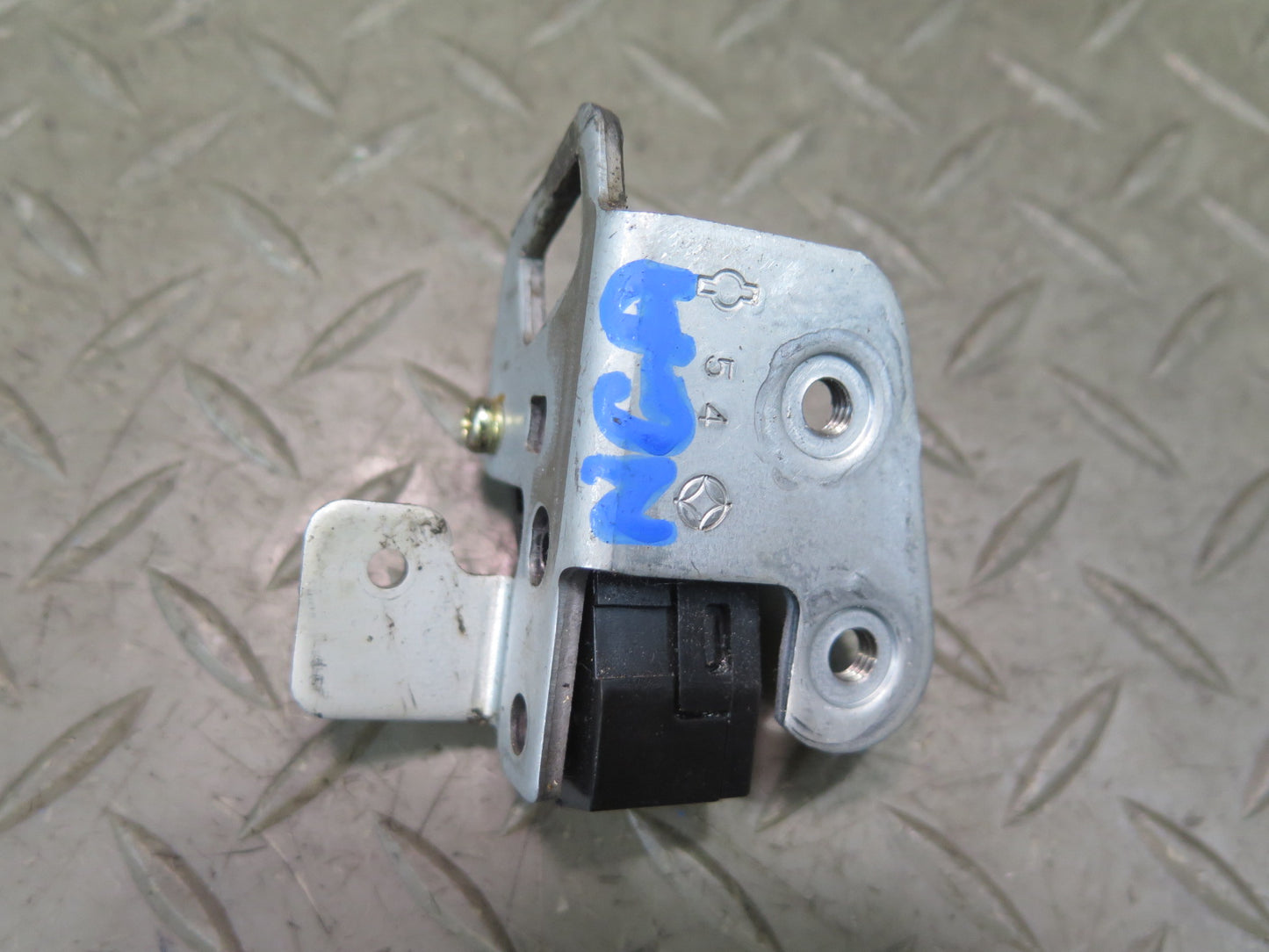 95-97 Nissan Gloria HY33 Rear Trunk Lock Latch Actuator & Latch Striker Set OEM