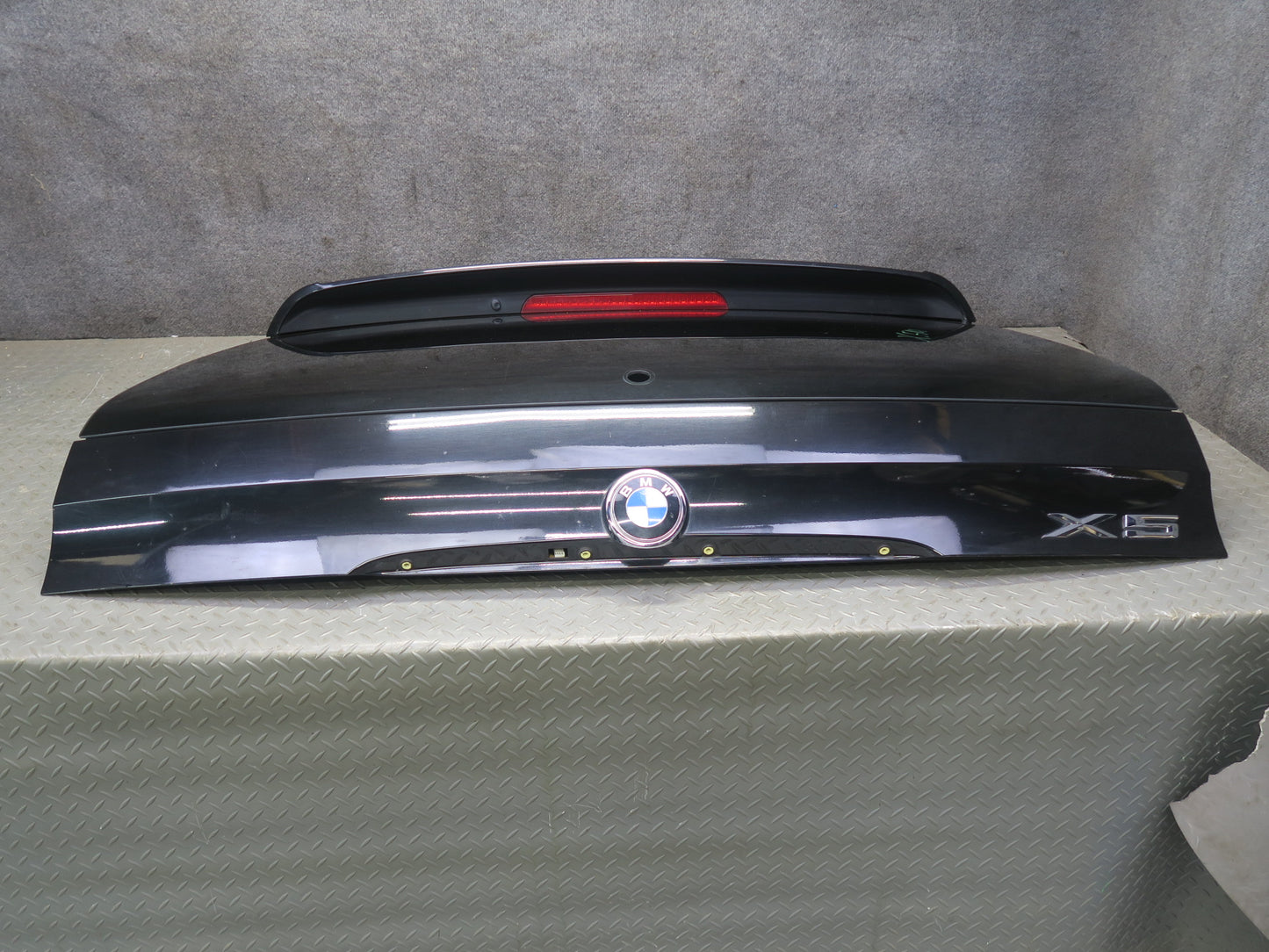 00-06 BMW E53 X5 Rear Trunk Lid Liftgate Upper Panel w Glass Black OEM