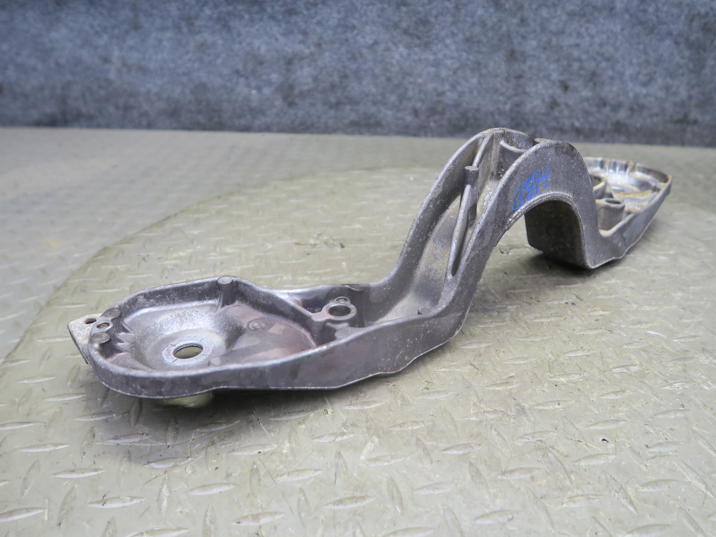 01-06 BMW E46 330Ci Rear Differential Carrier Mount Bracket Support 1094421 OEM