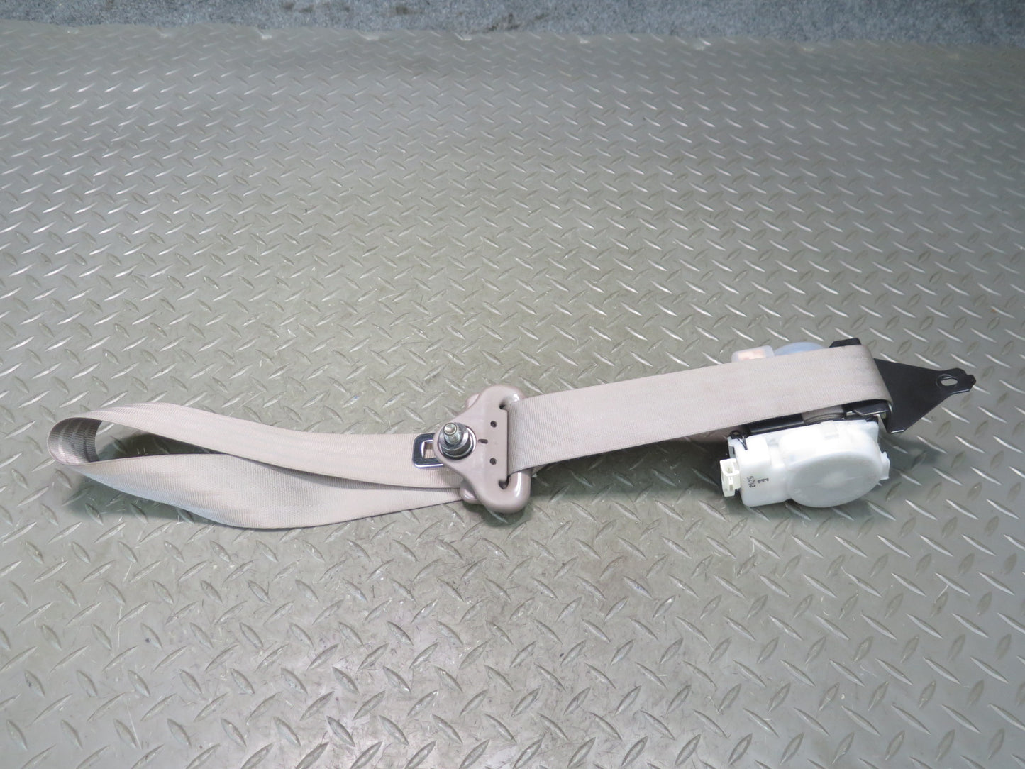 96-97 NISSAN GLORIA HY33 SET OF 2 REAR LEFT & RIGHT SEATBELT RETRACTORS OEM