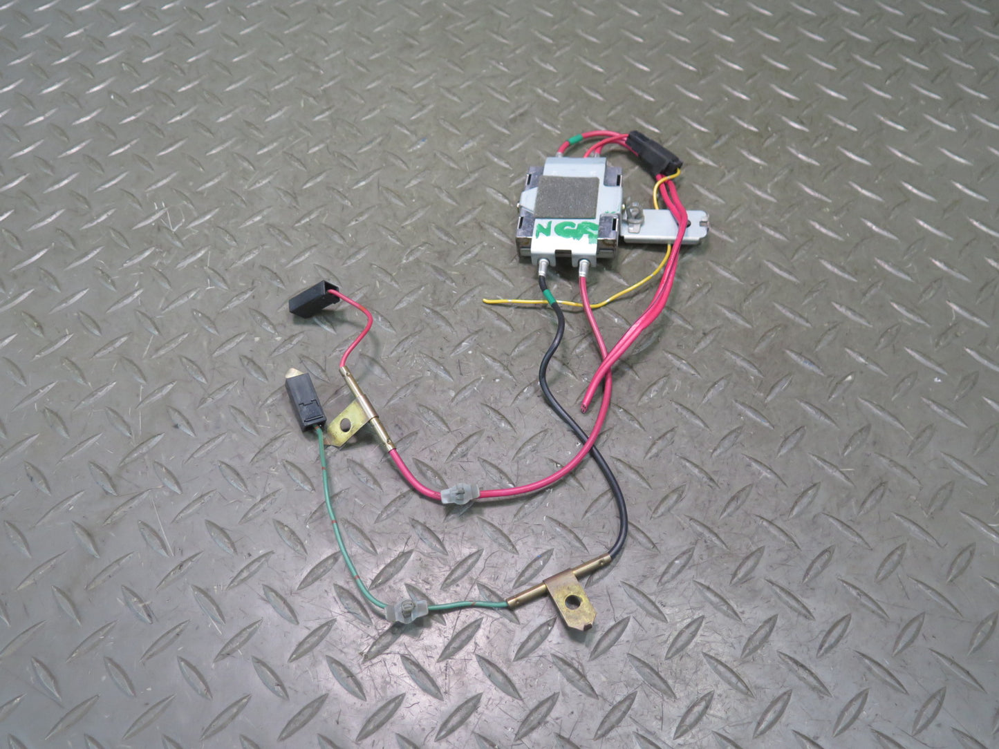 95-97 Nissan Gloria Cedric HY33 TV Television Antenna Amplifier EN-1029B OEM