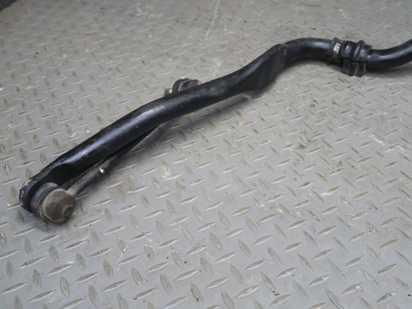 95-97 Nissan Gloria HY33 Front Anti Roll Stabilizer Sway Bar OEM