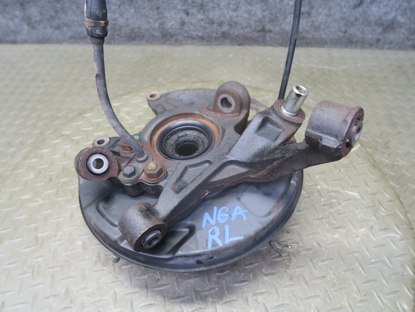 95-97 Nissan Gloria HY33 VIP Rear Left Spindle Knuckle Wheel Hub Bearing 60K OEM