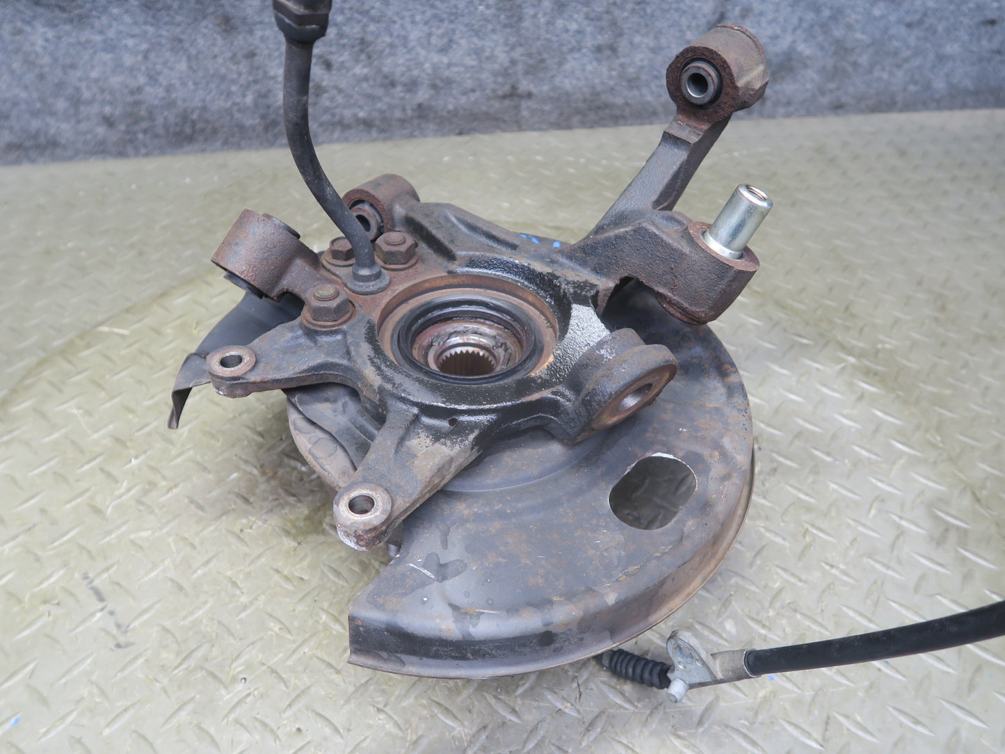 95-97 Nissan Gloria HY33 Rear Right Spindle Knuckle Wheel Hub Bearing 60K OEM