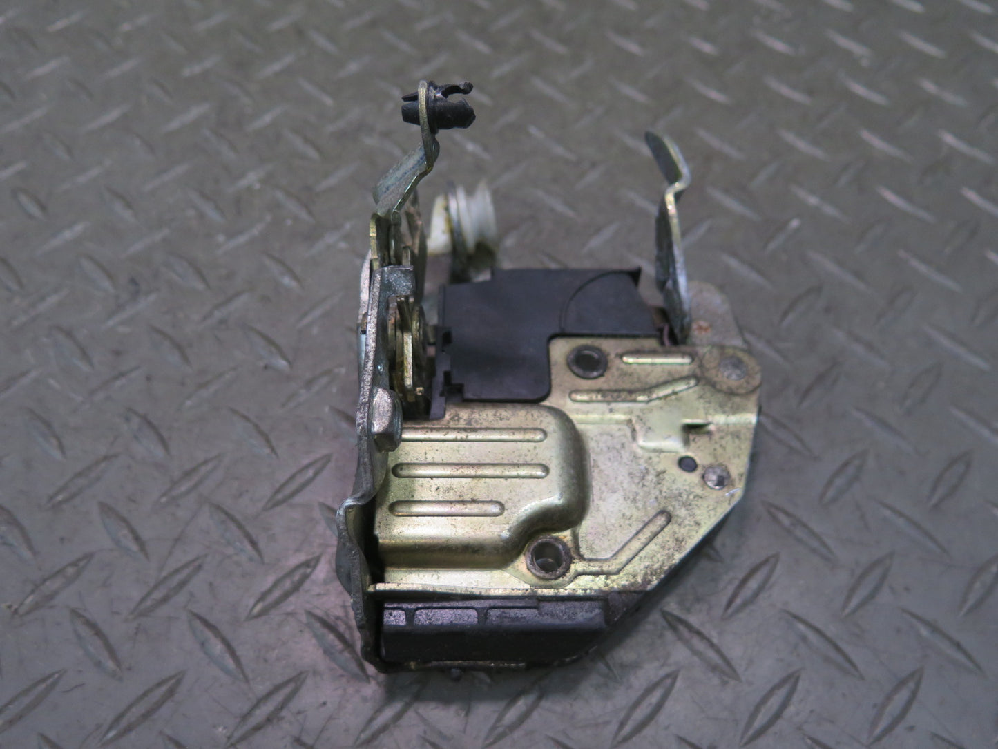 86-93 Mercedes W124 300E Front Left Door Lock Latch OEM