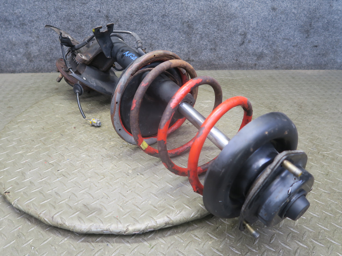 95-97 Nissan Gloria HY33 Front Left Spindle Knuckle Wheel Hub Shock Strut OEM