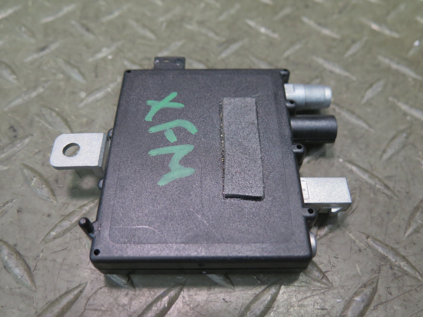 00-06 BMW E53 X5 Antenna Amplifier Trap Circuit Module 6906070 OEM
