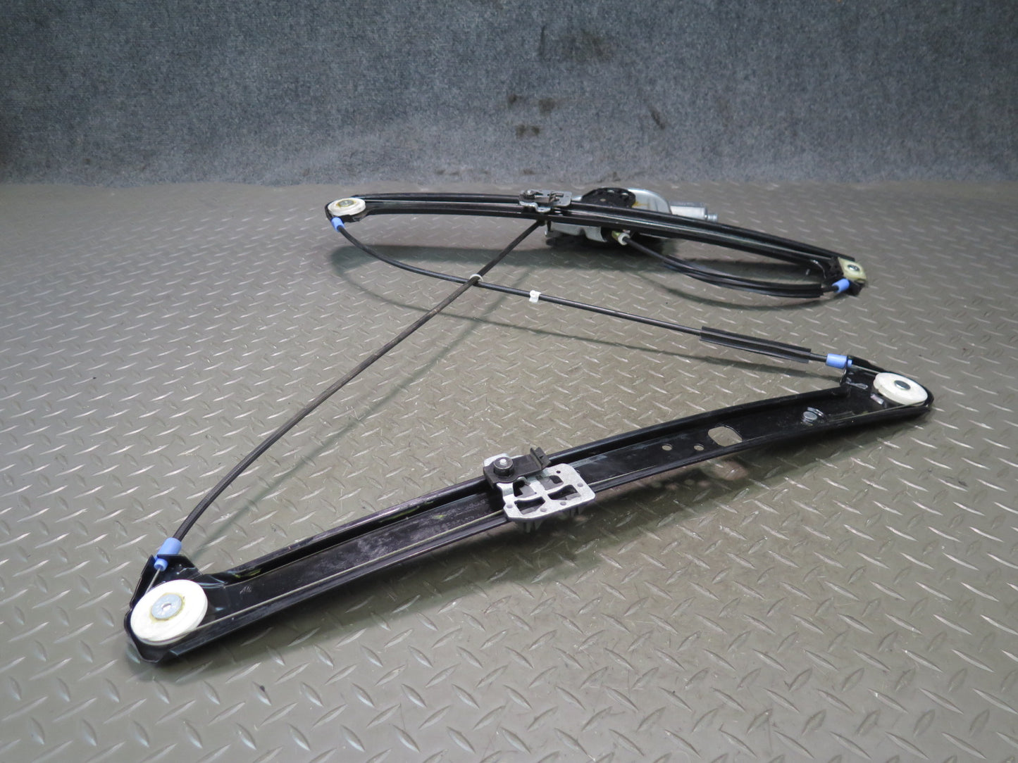 00-06 BMW X5 E53 Front Right Passenger Door Window Regulator w Motor OEM