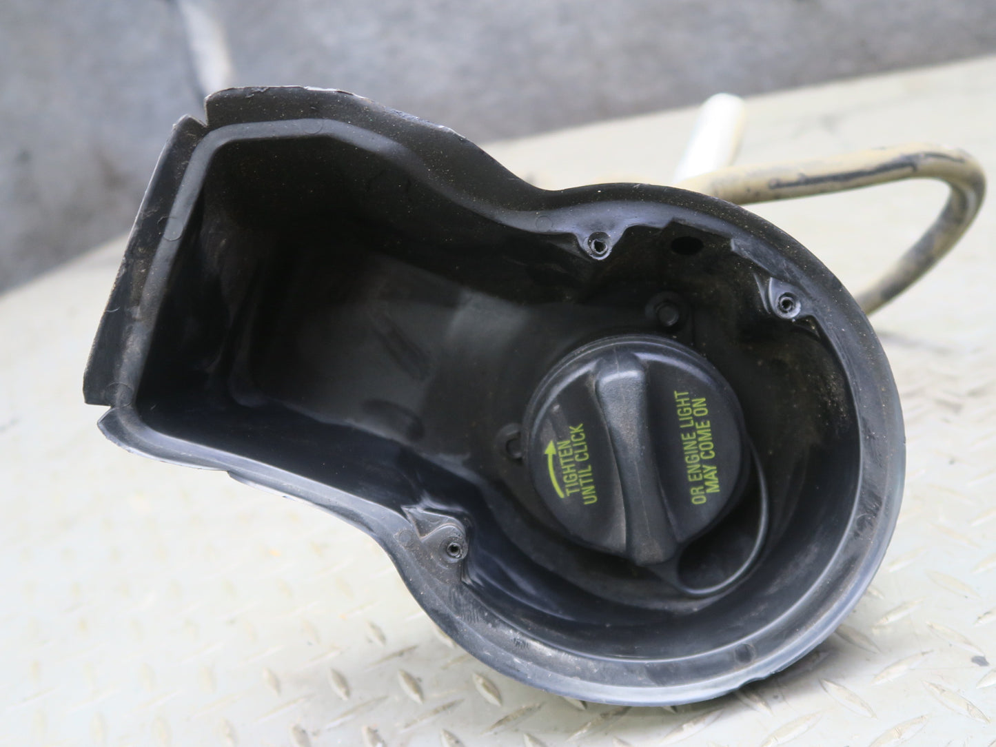 03-05 Ford Thunderbird Gas Fuel Tank Filler Neck Assembly 33K Miles OEM