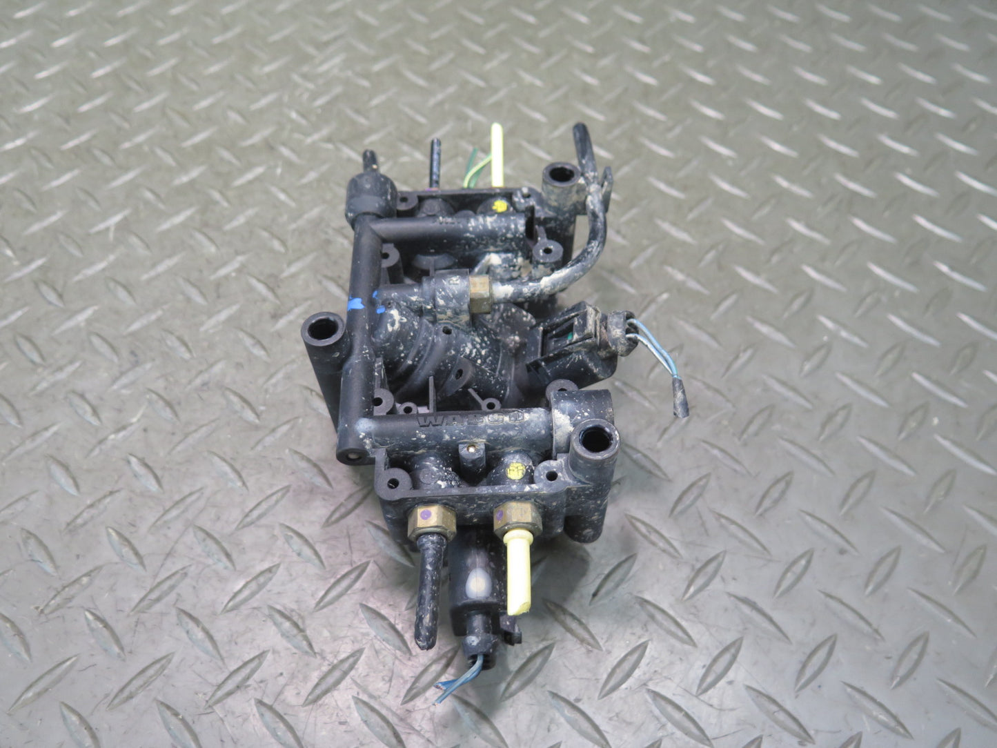 04-06 BMW E53 X5 Rear Air Suspension Valve Block 4725525660 OEM