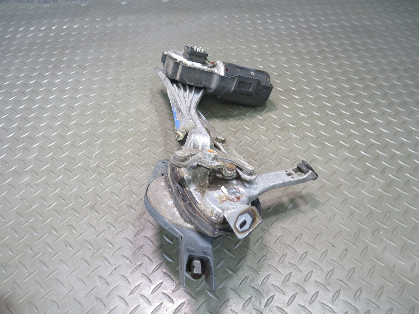 86-93 Mercedes W124 300E Windshied Wiper Transmission Linkage w Motor OEM