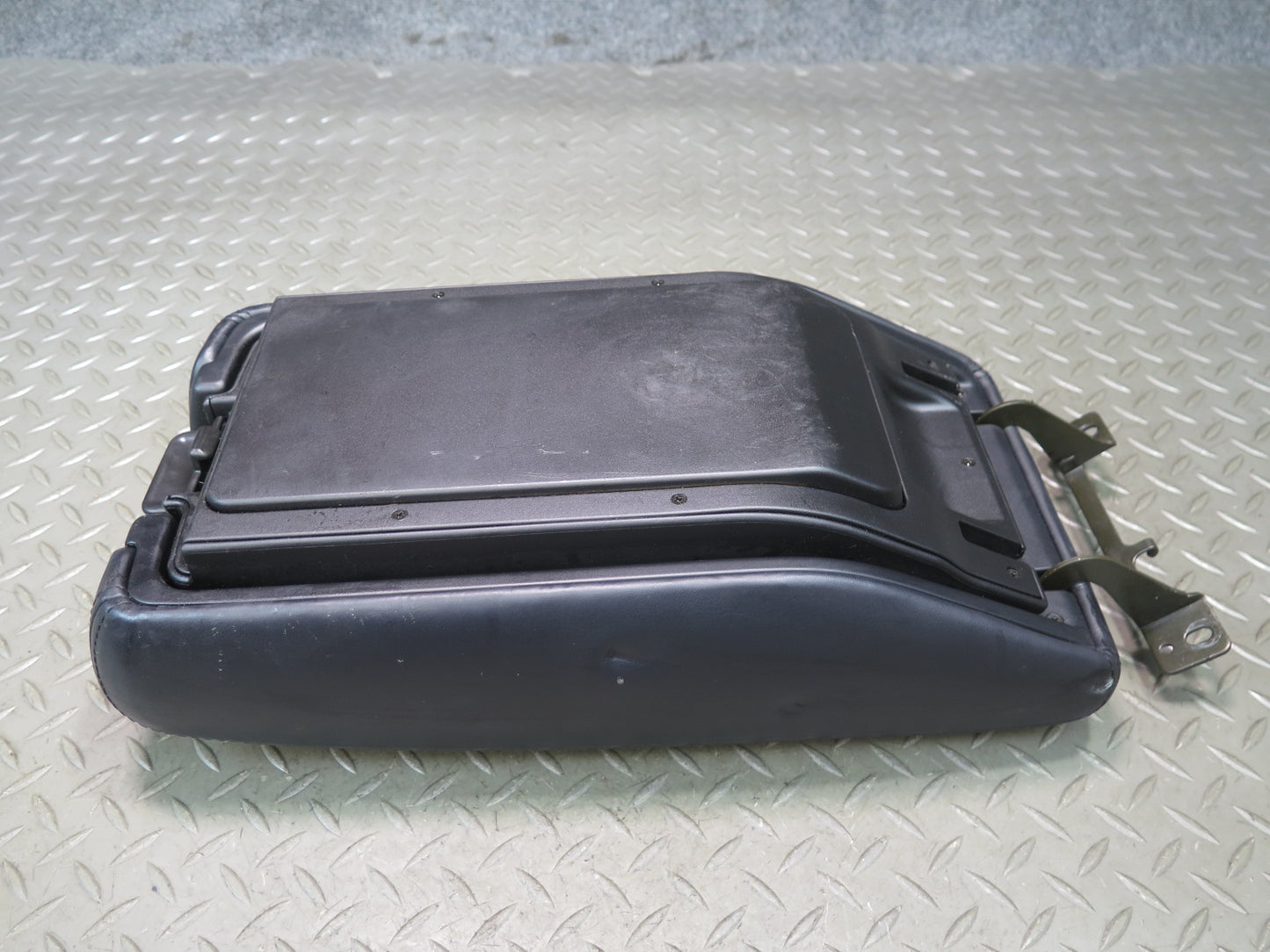 01-05 Lexus UZS160 GS300 GS430 Center Console Leather Armrest Lid Black OEM