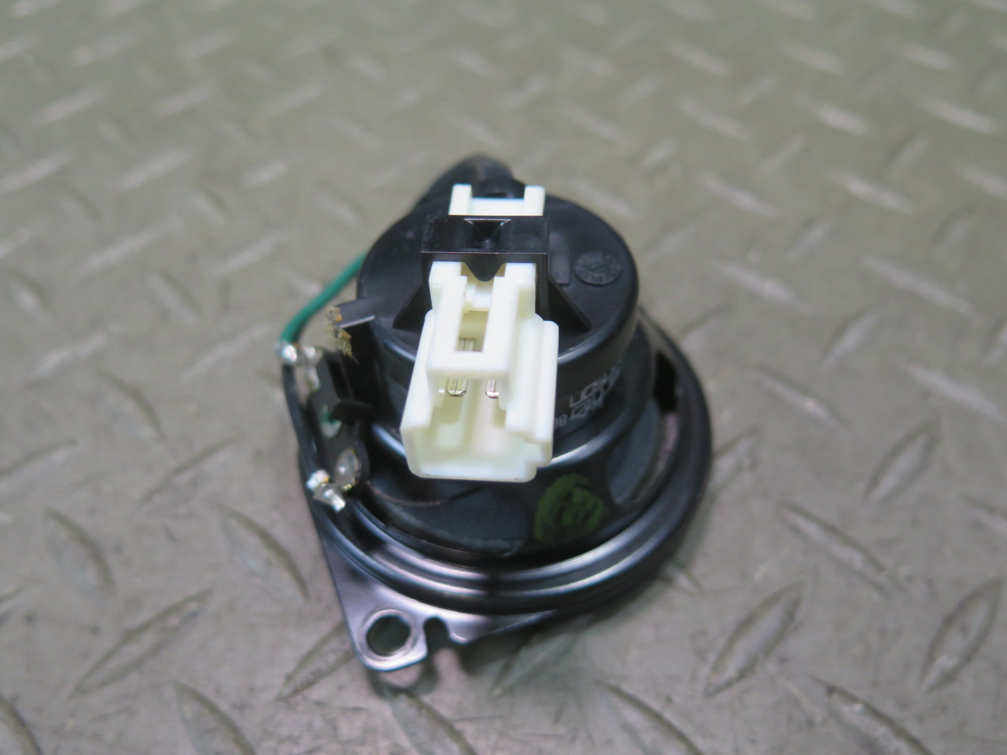 01-05 Lexus GS300 GS430 Front Center Audio Speaker Mark Levinson 86160-0W220 OEM