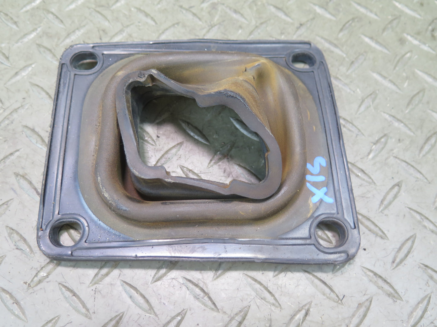 02-05 Lexus JCE10L IS300 M/T Shifter Tunnel Cover Panel w Bracket & Seal Set OEM