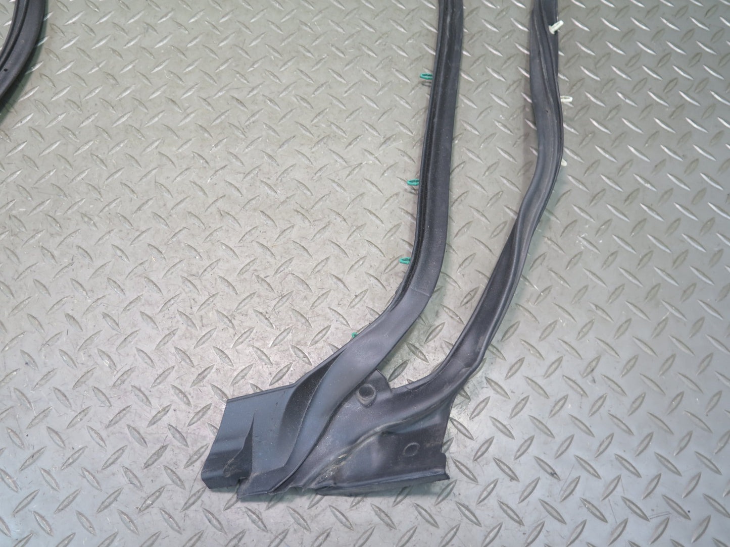 14-19 Chevrolet Corvette C7 Right Door Weatherstrip Rubber Seal 84008529 OEM