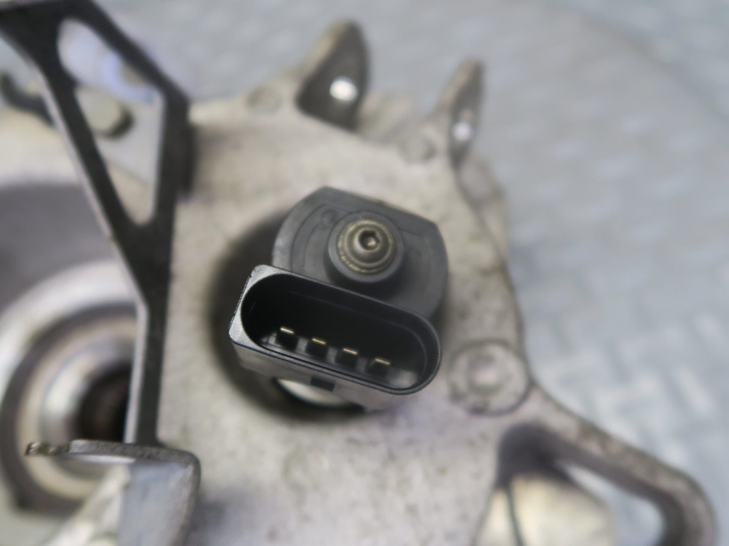 2014-2016 Porsche Panamera 4 970 Rear Left Spindle Knuckle Wheel Hub Bearing