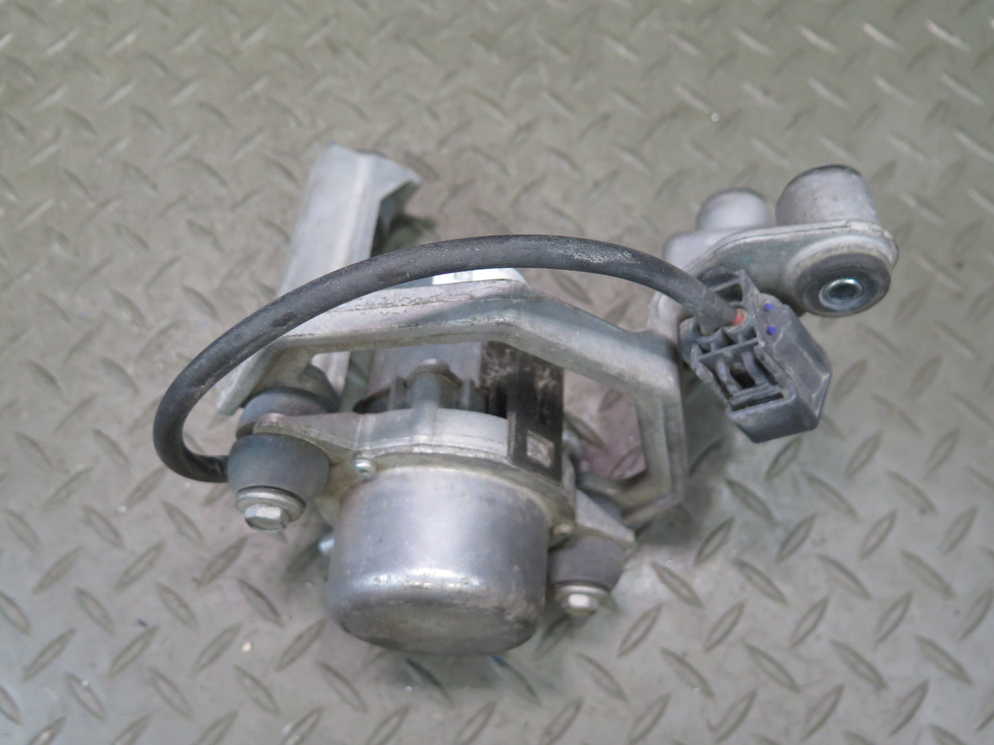14-19 Chevrolet Corvette C7 Brake Booster Vacuum Pump 22990902 OEM