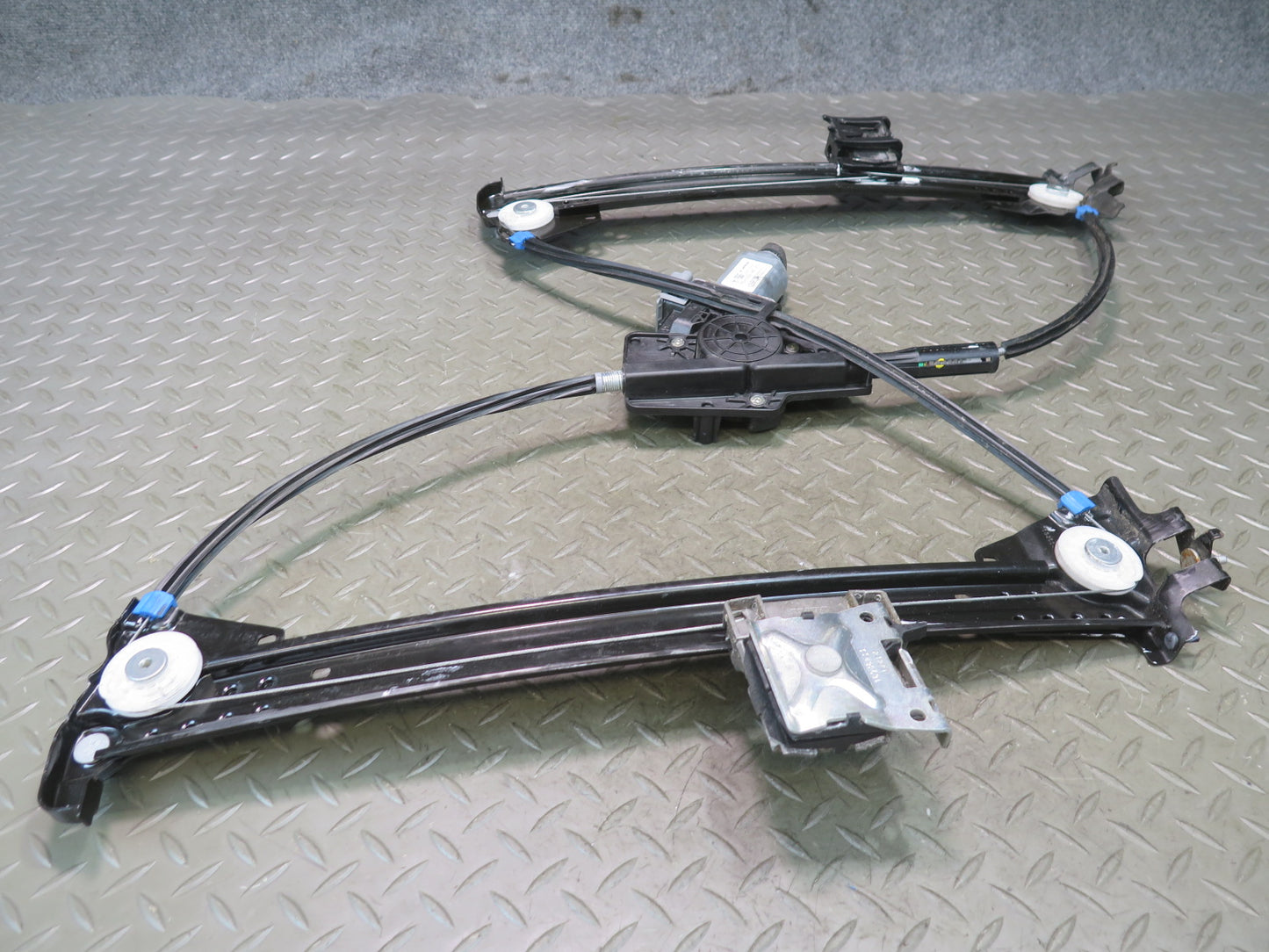 2016-2019 Tesla Model S 75D Front Right Side Power Window Regulator W/ Motor