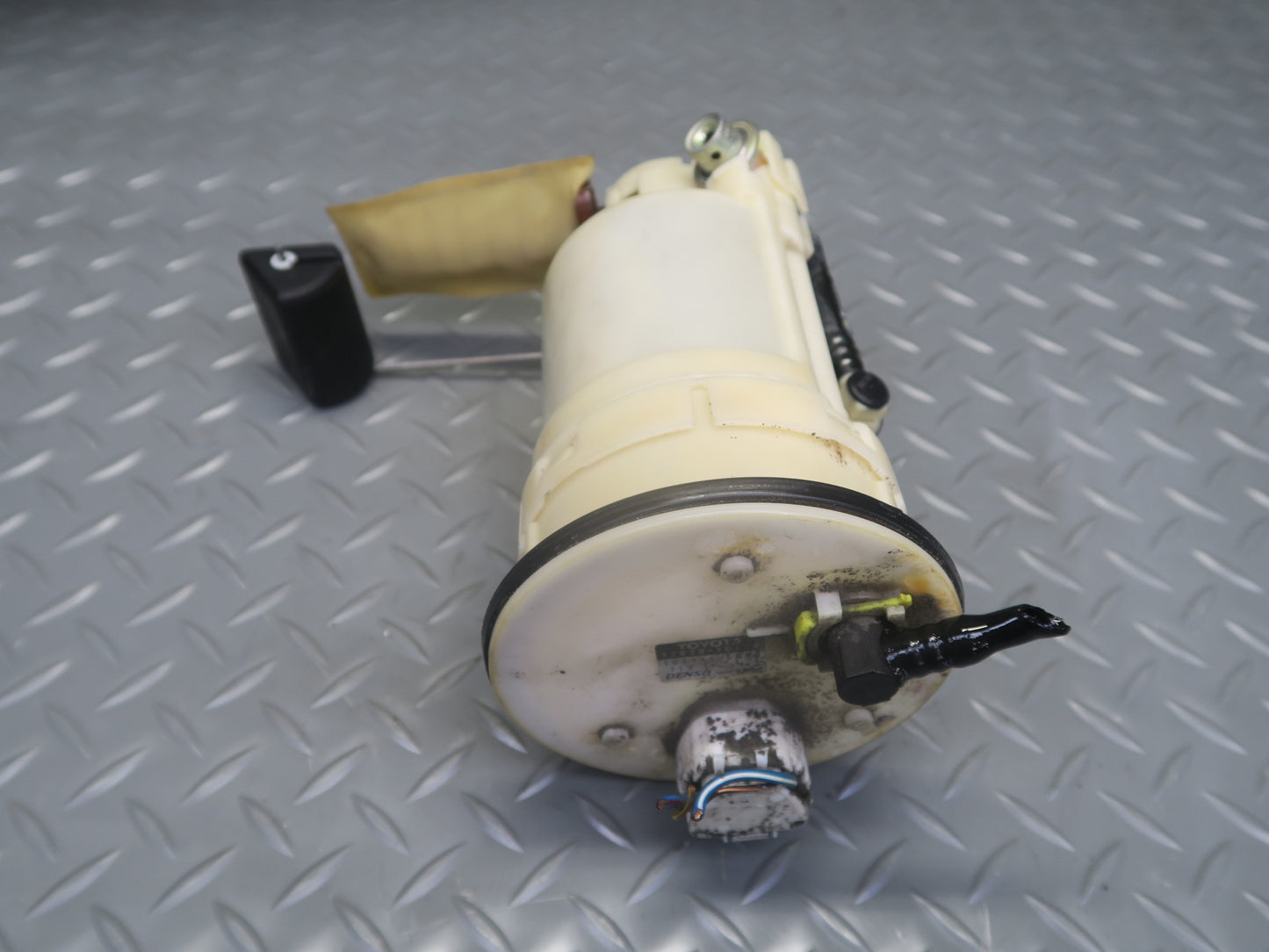 01-05 Lexus UZS160 GS430 4.3L Fuel Pump Sending Unit 77020-30120 OEM