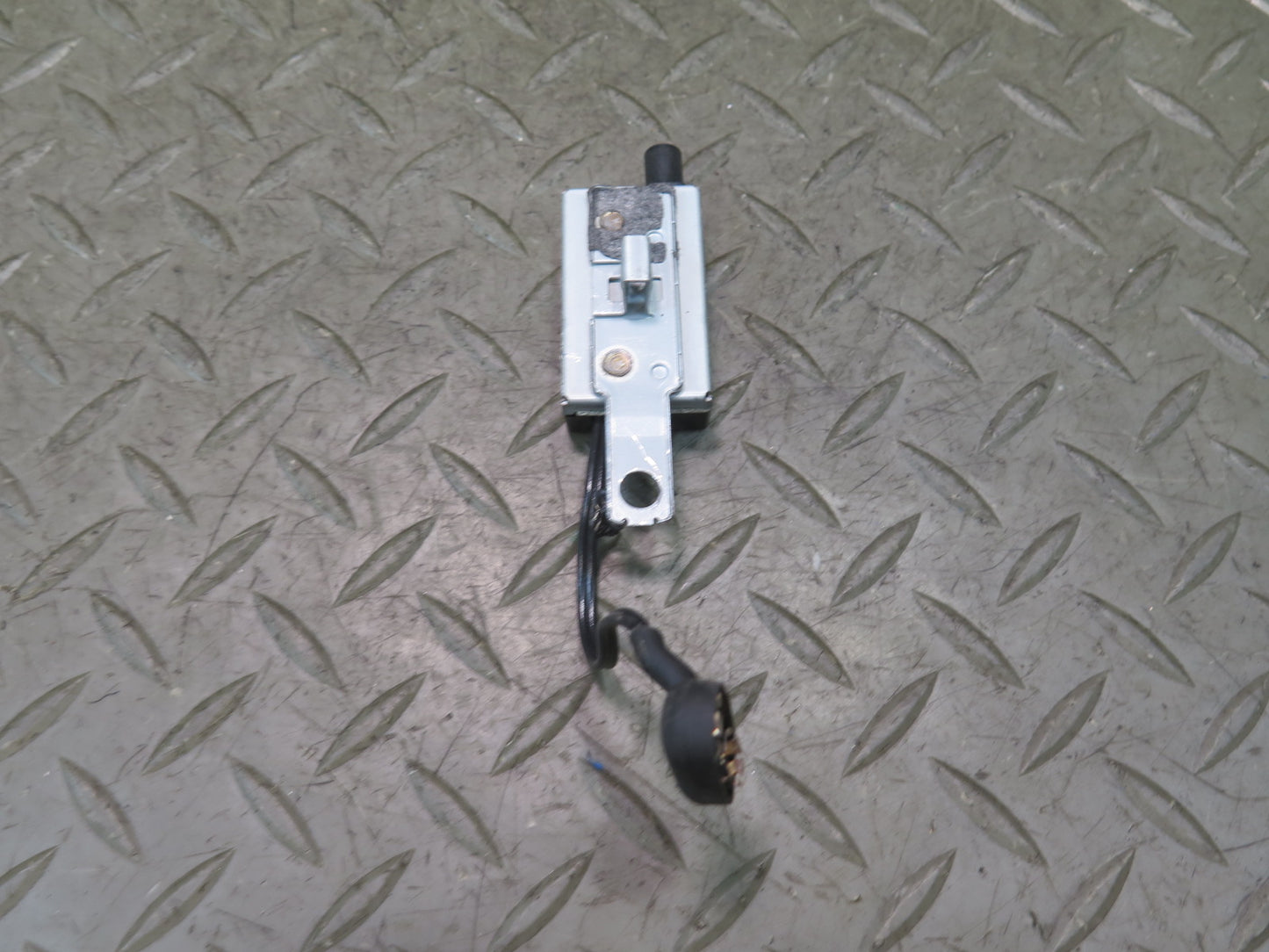 2016-2019 Tesla Model S 75D Rear Right Side Radio Antenna Amplifier Module Unit