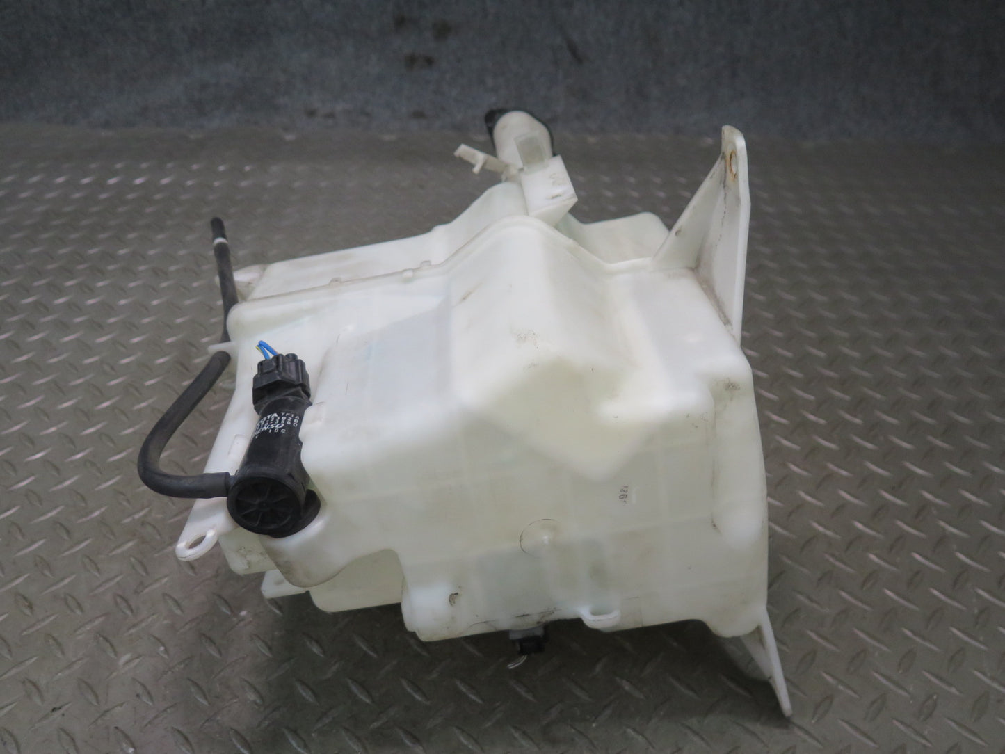 01-05 Lexus GS300 GS400 GS430 Windshield Washer Fluid Reservoir Tank w Pump OEM