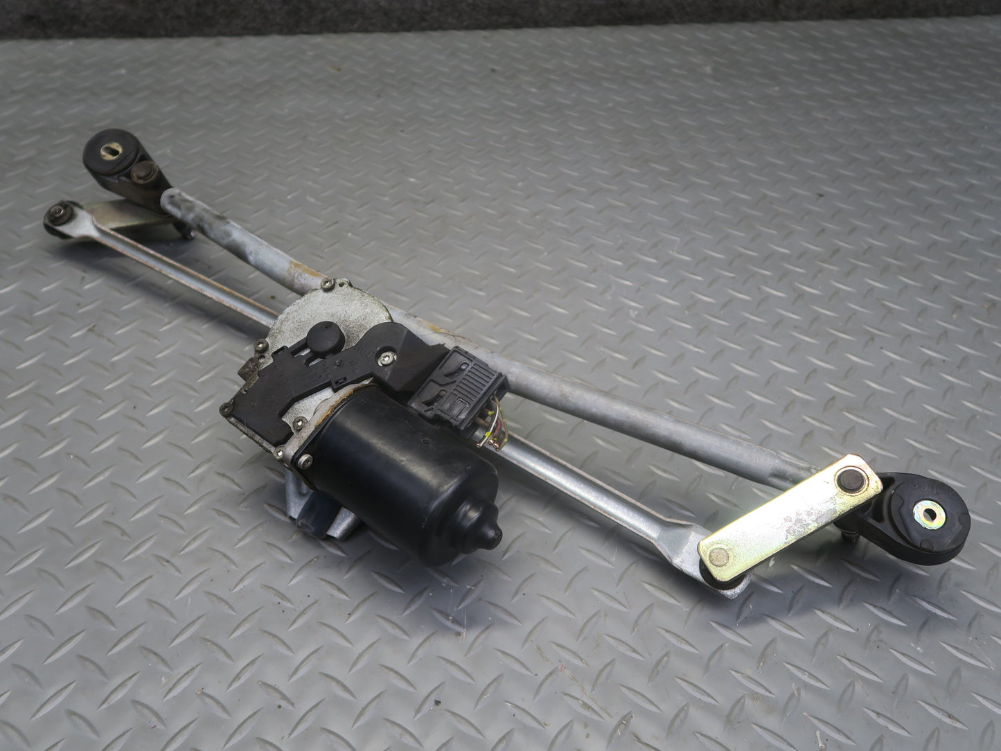 96-02 BMW E36/7 Z3 Windshield Wiper Transmission Linkage w Motor OEM