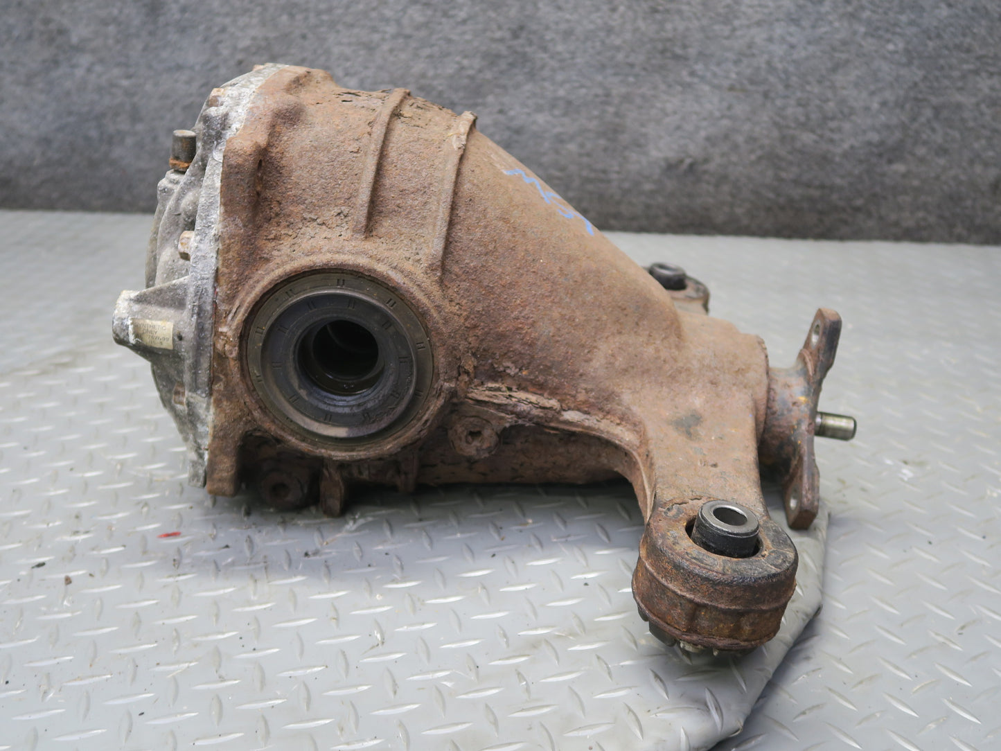 04-06 Lexus UCF30L LS430 RWD Rear Differential Carrier 3.769 Ratio OEM