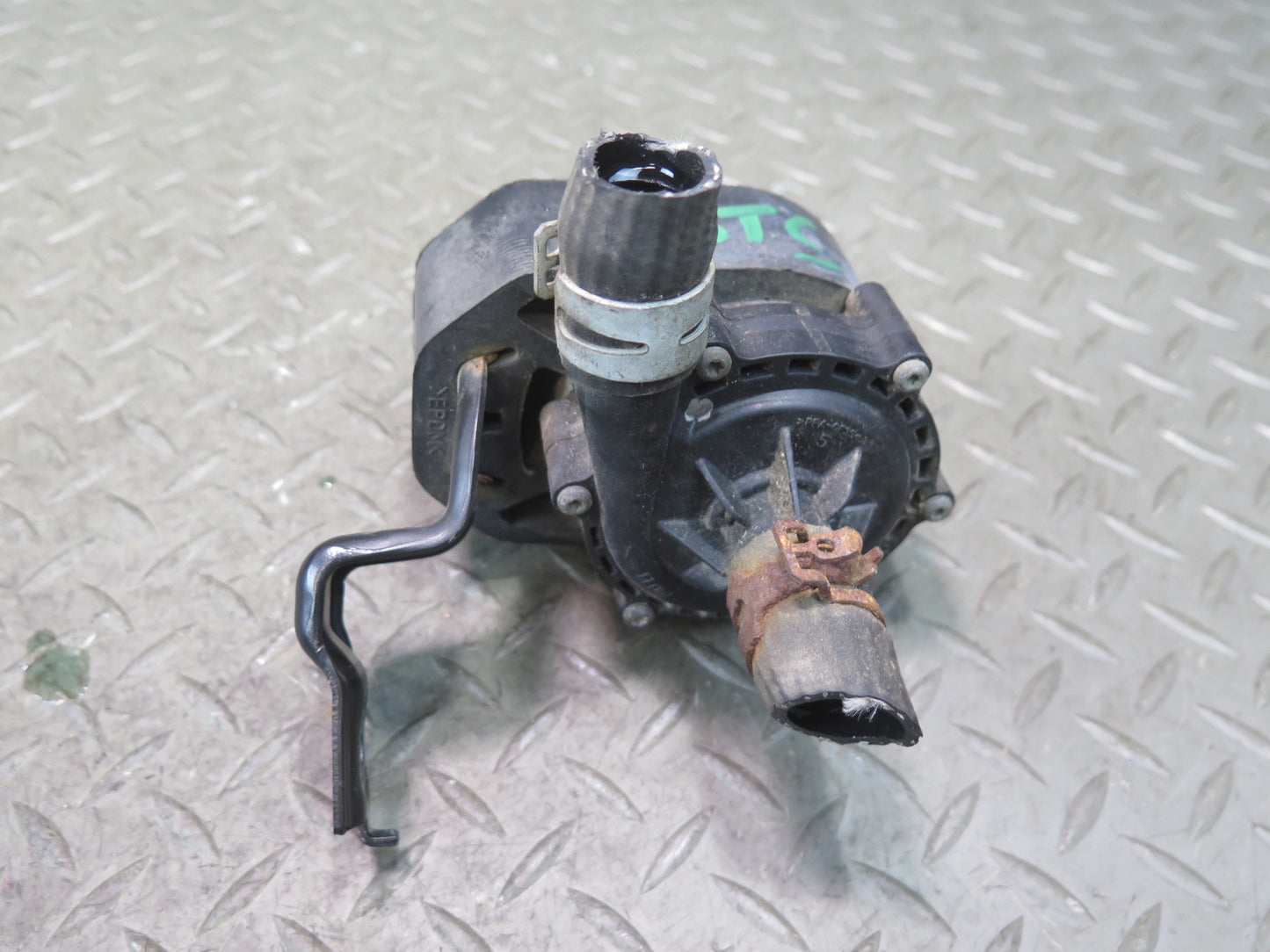 2016-2019 Tesla Model S 75D Auxiliary Cooling Water Pump
