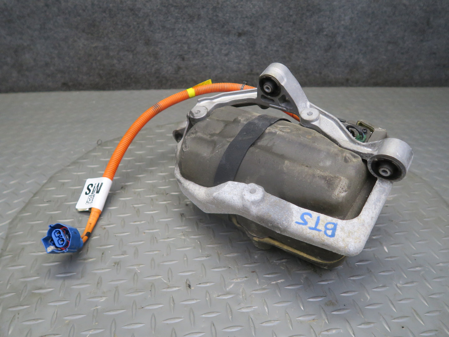 2016-2019 Tesla Model S 75D A/C Air Condition Compressor Pump W/ Bracket